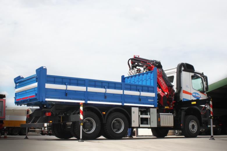 Mercedes Benz Arocs 3342K + Fassi F345RB.2.26(+L213) + Basculante