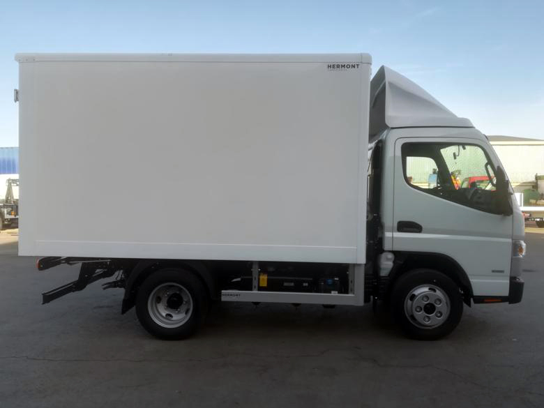 Fuso Canter 6S15 + Furgón Caja Cerrada (Fibra de Vidrio)