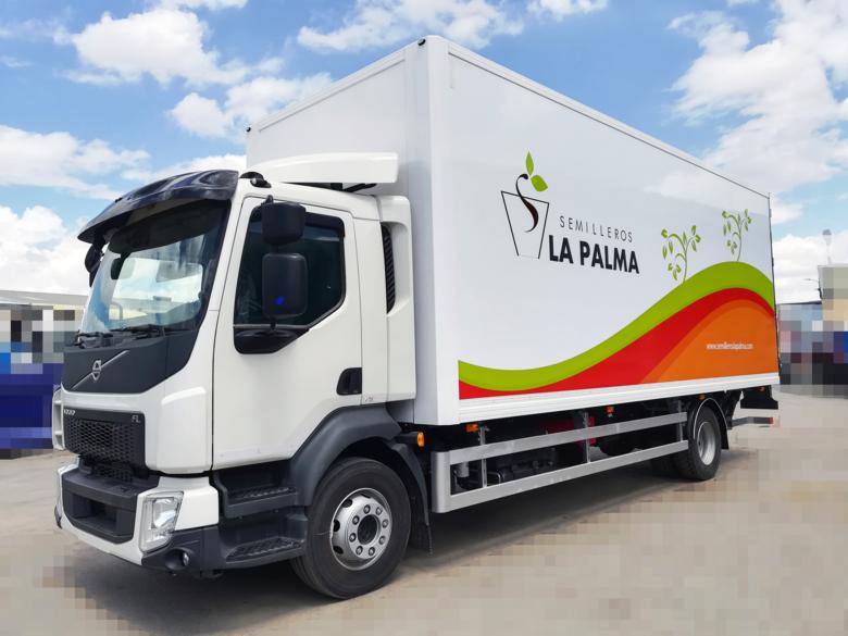 Volvo FL + Isotermo + Plataforma Elevadora