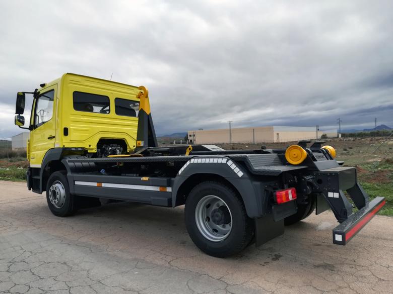 Mercedes Benz Atego 1224K + Equipo de Gancho 8T + Maxilift 330.2 E