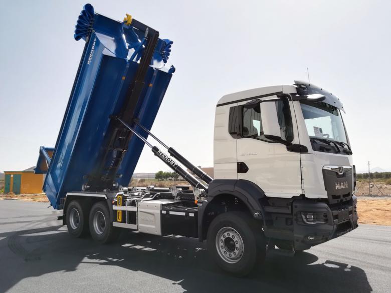 MAN “TGS” + Equipo de Gancho HYVA “22-53-S” + Caja “Dumper”