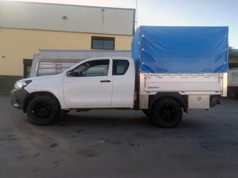 Toyota Hilux + Caja Aluminio Semi-lonas