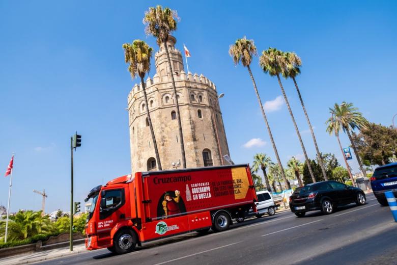 Volvo FL Electric + Botellero Lonas + Plataforma Elevadora Trasera (Heineken Sevilla)